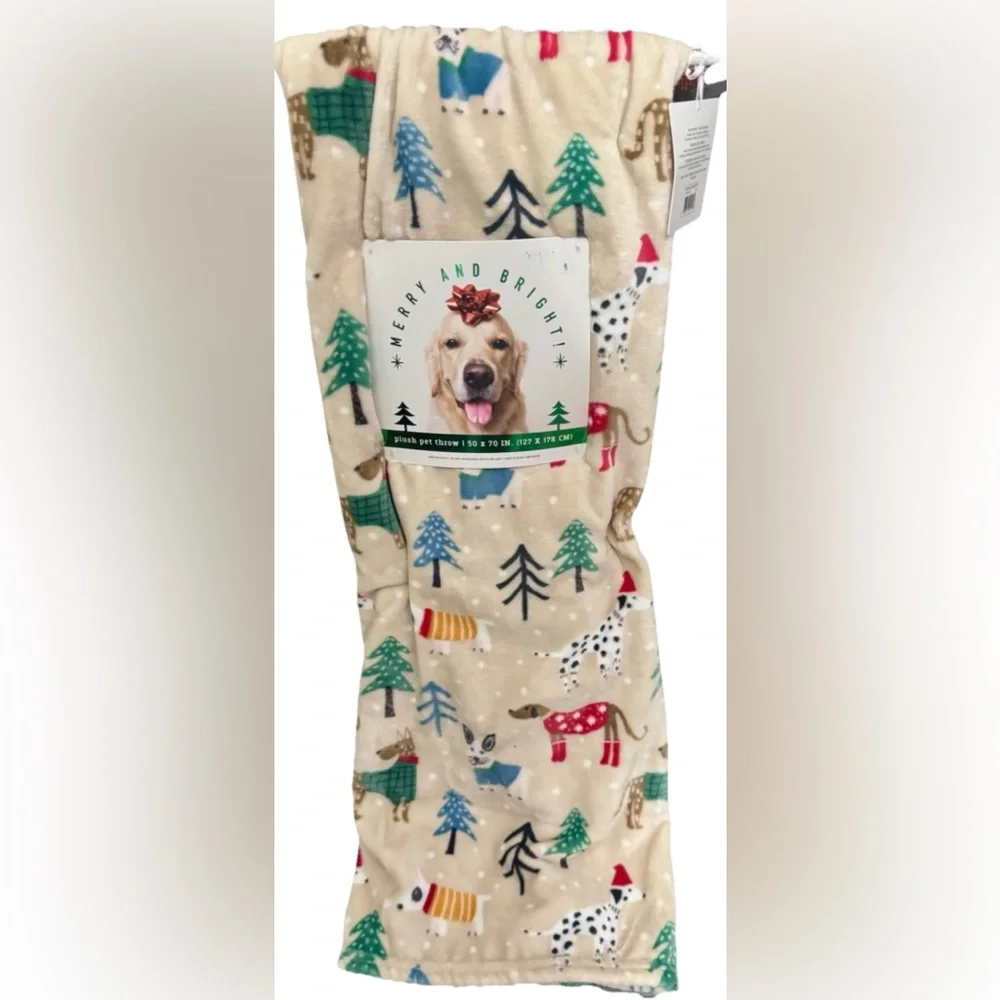 BERKSHIRE WINTER CHRISTMAS HOLIDAY PLUSH THROW BLANKET w/ DOGS SNOW & TREES NEW